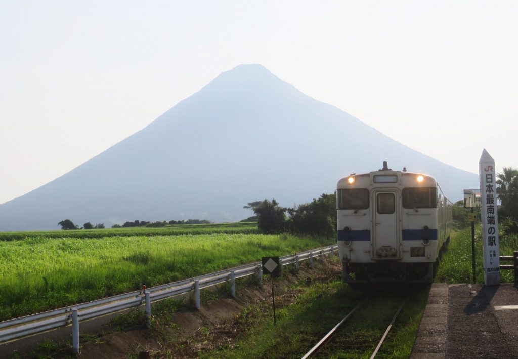 日本最南端的車站！「西大山」夏季限定向日葵花海