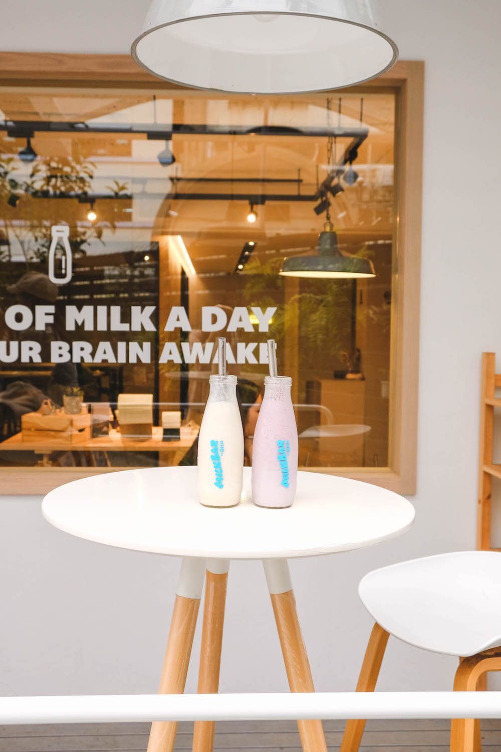 南京復興「Milk Bar By BKA」不限時複合式質感咖啡廳｜結合講座、咖啡、展覽、書籍、選物