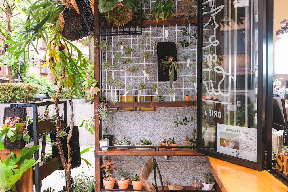 台北忠孝新生「Coffee Sind」專訪：手沖咖啡與多肉植物圍繞的溫馨小空間