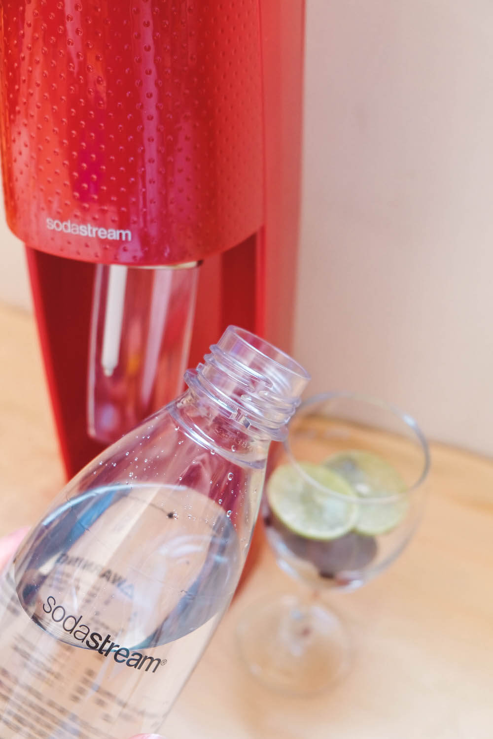 お家カフェ自製氣泡飲！輕鬆按壓「sodastream氣泡水機」製作夏季氣泡水果飲