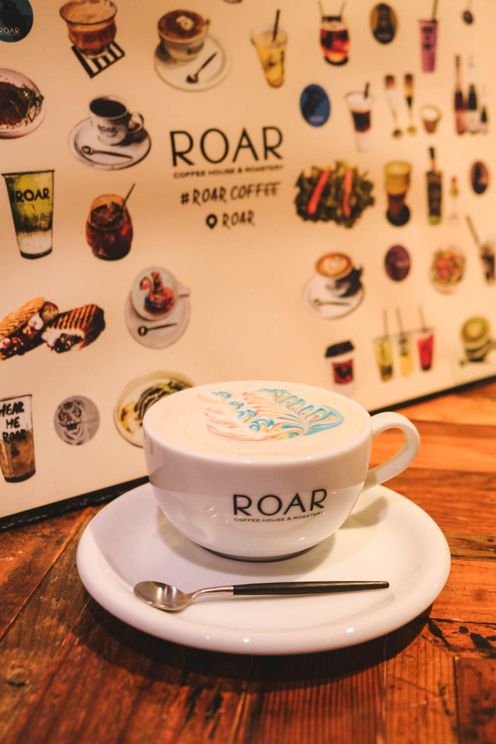 東京八丁堀「Roar-coffeehouse-Roastery」｜街角的彩虹拉花咖啡廳＆手烤棉花糖