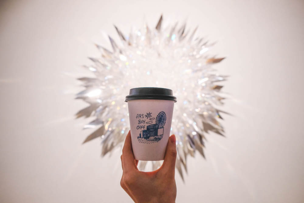 東京台場・ARTBAY CAFE｜藝術與咖啡交融，摩天輪下的白色半露天玻璃屋