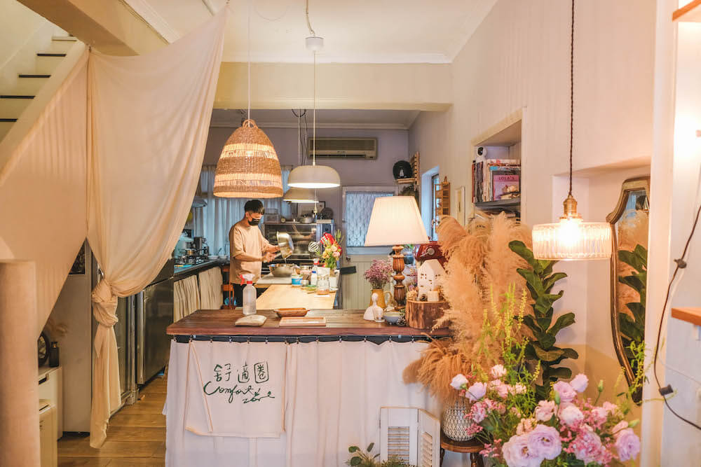 台北六張犁・舒適圈Comfort Zone：焦糖蘋果反轉蛋糕＋冰淇淋，巷弄中的質感咖啡廳