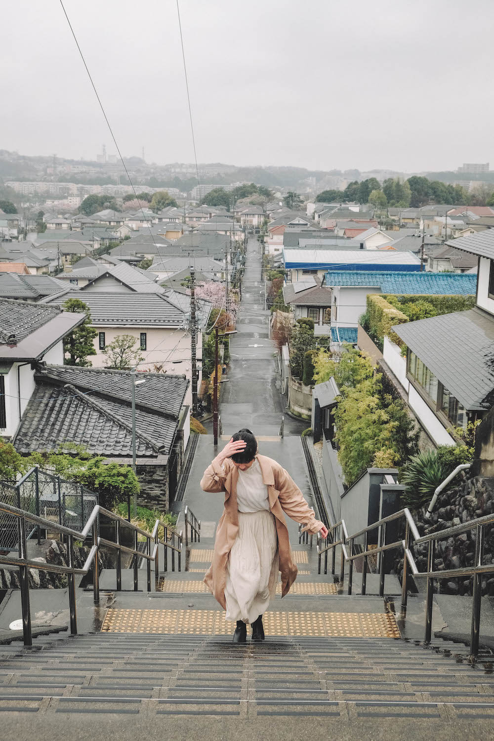 日劇《妻子變成小學生》取景地：東京聖蹟櫻之丘多摩市階梯・新島家・寺咖啡21