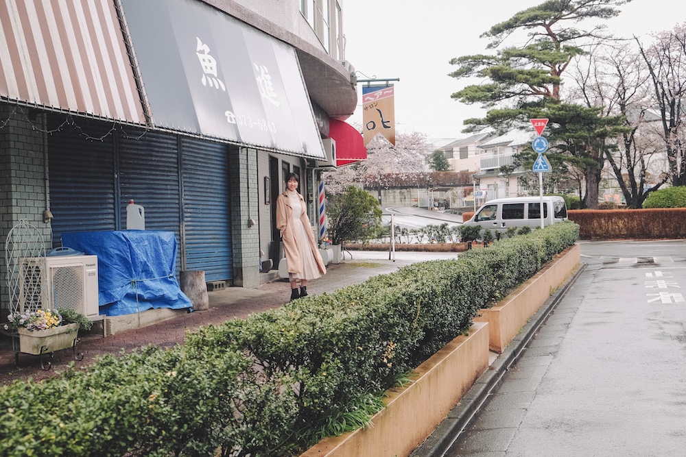 日劇《妻子變成小學生》取景地：東京多摩市聖蹟櫻之丘邂逅階梯・新島家・寺咖啡