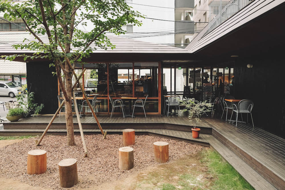 ひぐらしガーデン：東京日暮里麵包咖啡店＋書店，複合設施創造在地新價值
