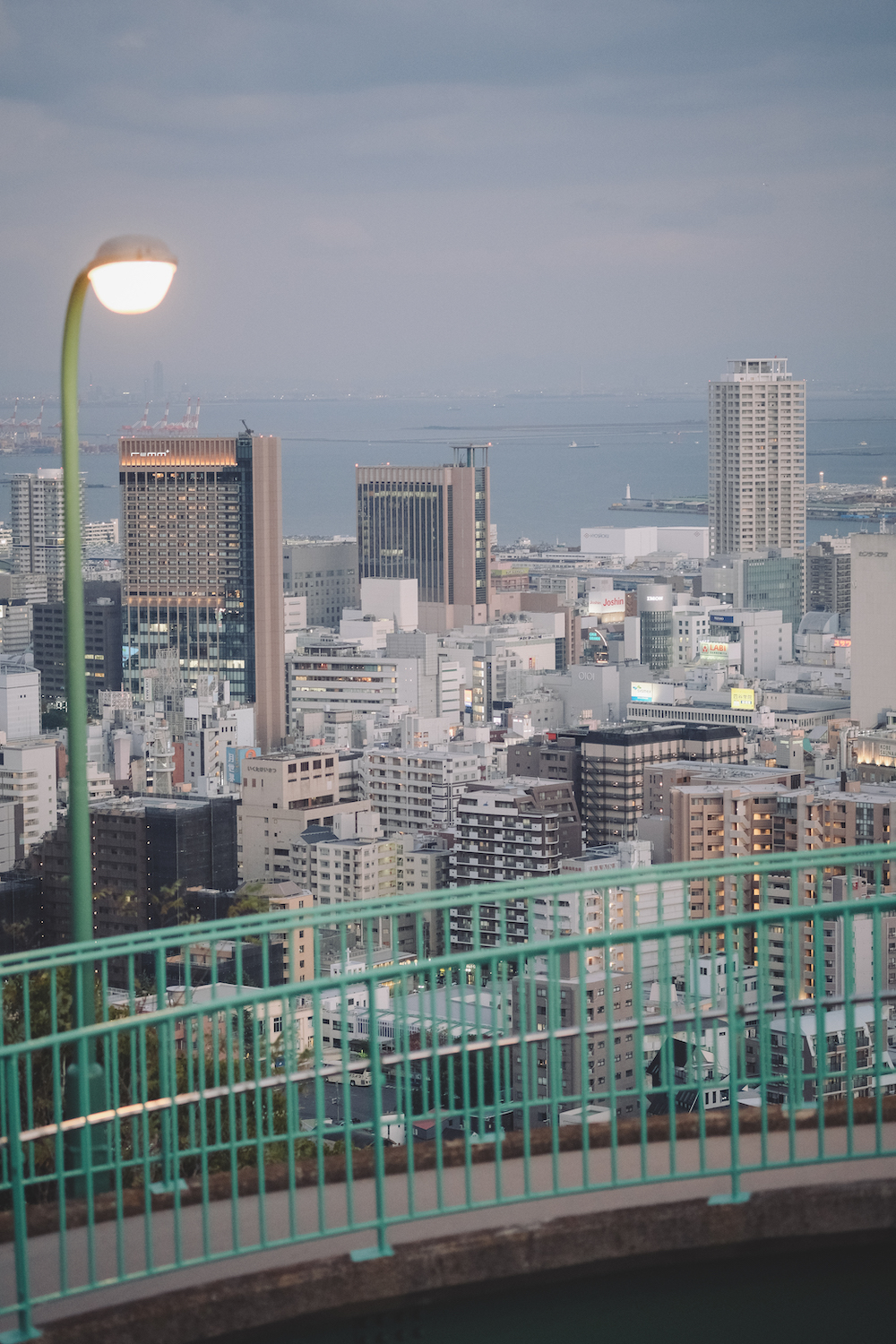 神戶「維納斯橋」：諏訪山公園私藏免費展望台，眺望神戶塔夕陽＆海港夜景52