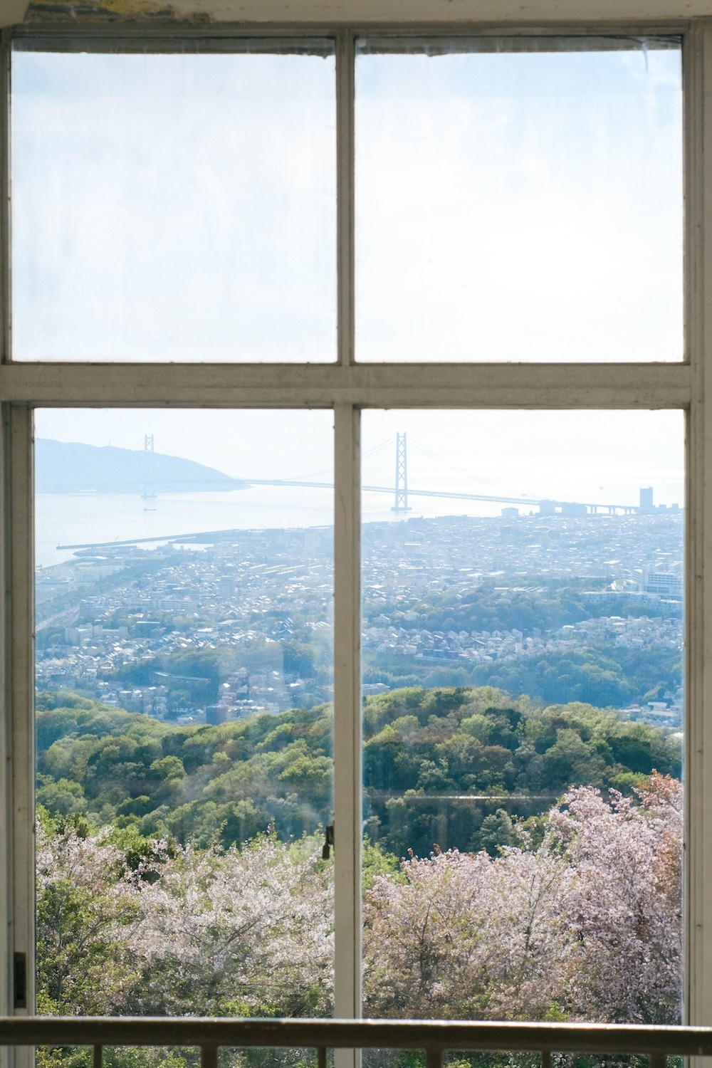 神戶須磨浦山上遊園｜春季櫻花林、復古旋轉喫茶店、黃昏下踩單軌腳踏車，眺望明石海峽大橋