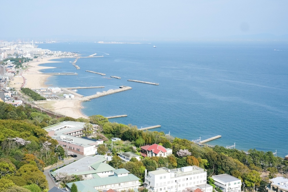 神戶須磨浦山上遊園｜春季櫻花林、復古旋轉喫茶店、黃昏下踩單軌腳踏車，眺望明石海峽大橋