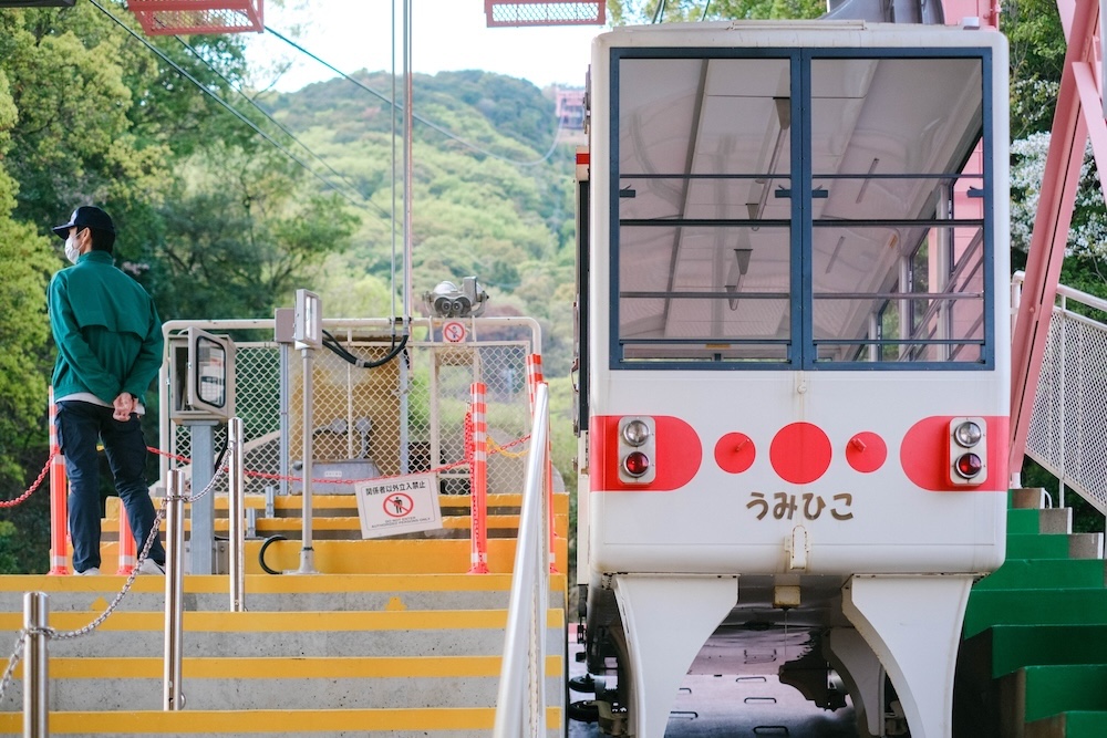 神戶須磨浦山上遊園｜春季櫻花林、復古旋轉喫茶店、黃昏下踩單軌腳踏車，眺望明石海峽大橋