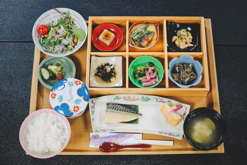 旅館「美松」早餐，一定要逛的隱藏朝市