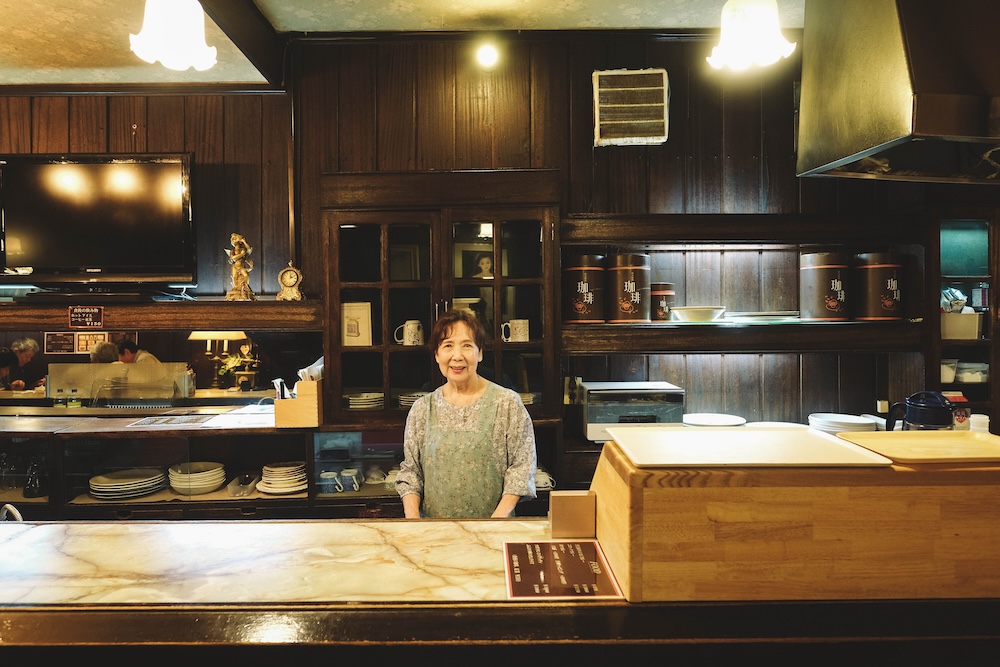 あかねや珈琲店（茜屋咖啡店）｜1965年創業，神戶西元町質感老舖喫茶店