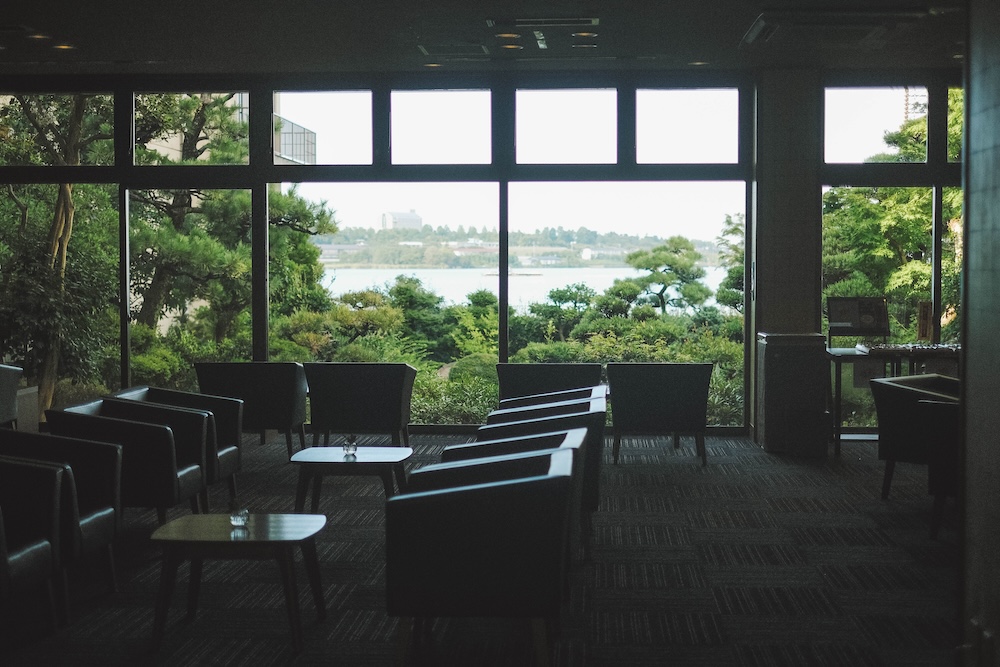 石川片山津溫泉：最古溫泉旅館「湖畔の宿 森本」／柴山瀉絕景「愛染寺」／人氣麵包坊「HIKARU BACKERY」／咖啡專門店「mie coffee」／谷口吉生設計總湯105