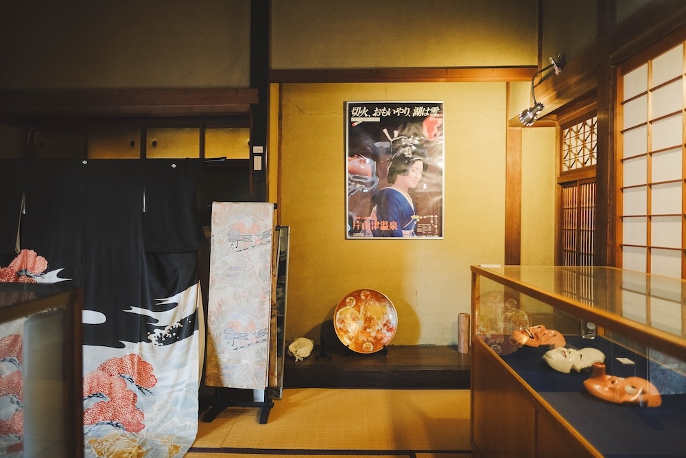 石川片山津溫泉：最古溫泉旅館「湖畔の宿 森本」／柴山瀉絕景「愛染寺」／人氣麵包坊「HIKARU BACKERY」／咖啡專門店「mie coffee」／谷口吉生設計總湯118
