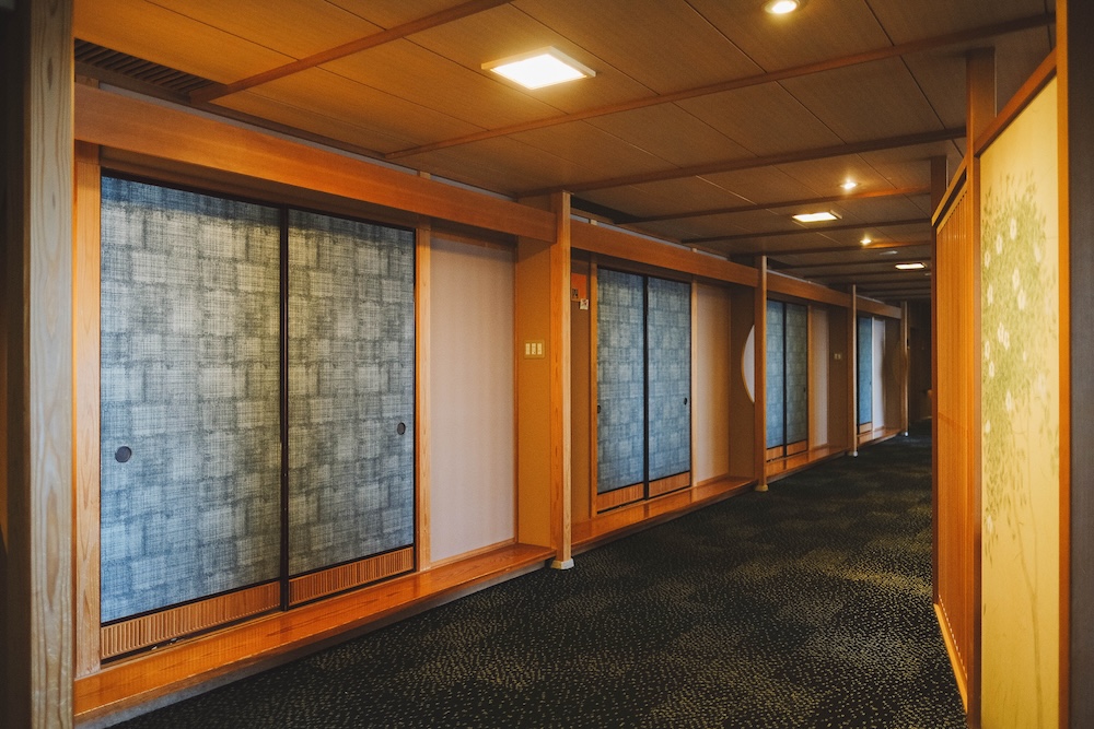 石川片山津溫泉：最古溫泉旅館「湖畔の宿 森本」／柴山瀉絕景「愛染寺」／人氣麵包坊「HIKARU BACKERY」／咖啡專門店「mie coffee」／谷口吉生設計總湯151