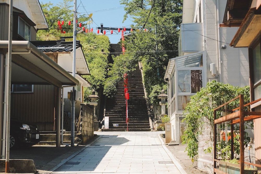 石川片山津溫泉：最古溫泉旅館「湖畔の宿 森本」／柴山瀉絕景「愛染寺」／人氣麵包坊「HIKARU BACKERY」／咖啡專門店「mie coffee」／谷口吉生設計總湯253
