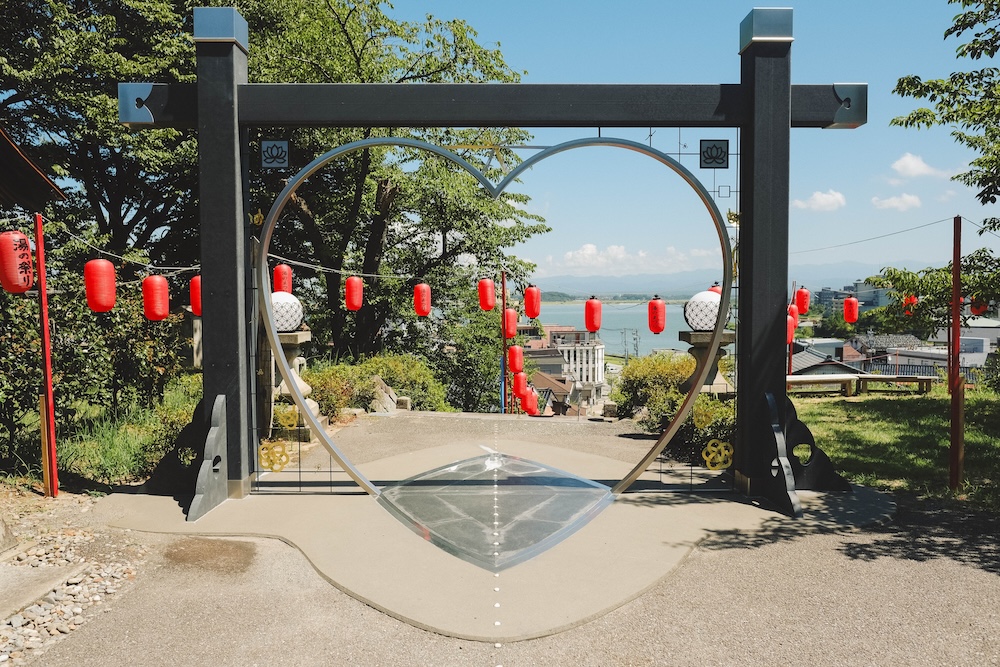 石川片山津溫泉：最古溫泉旅館「湖畔の宿 森本」／柴山瀉絕景「愛染寺」／人氣麵包坊「HIKARU BACKERY」／咖啡專門店「mie coffee」／谷口吉生設計總湯264