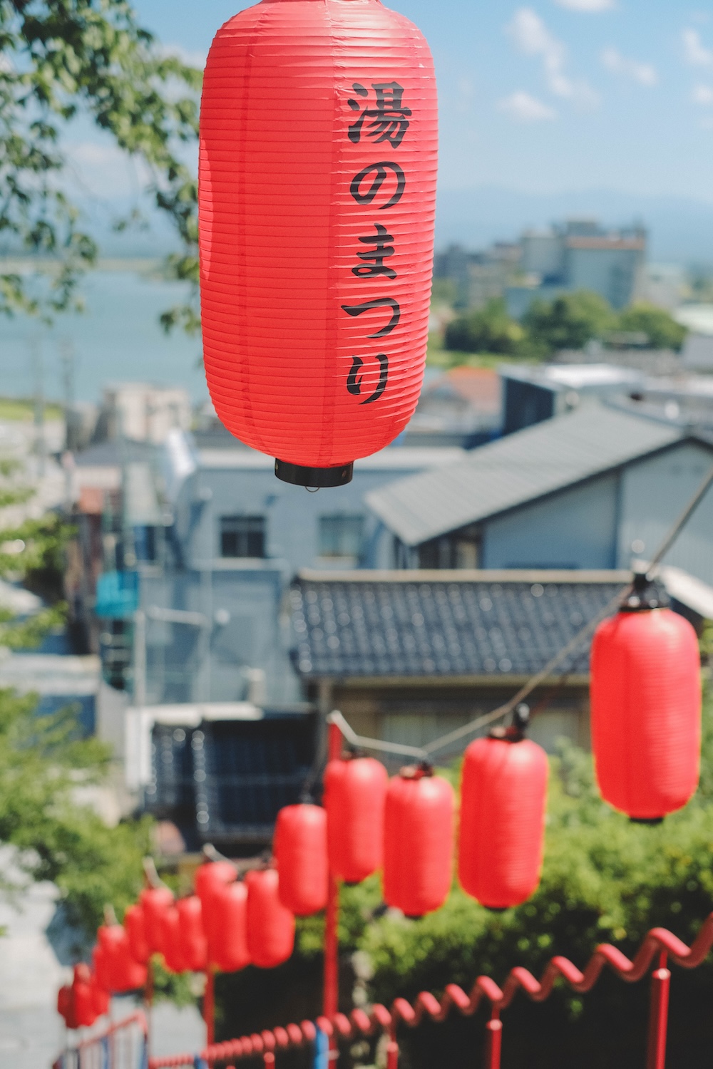 石川片山津溫泉：最古溫泉旅館「湖畔の宿 森本」／柴山瀉絕景「愛染寺」／人氣麵包坊「HIKARU BACKERY」／咖啡專門店「mie coffee」／谷口吉生設計總湯285