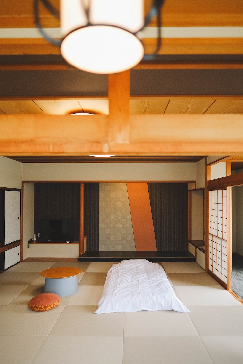 石川片山津溫泉：最古溫泉旅館「湖畔の宿 森本」／柴山瀉絕景「愛染寺」／人氣麵包坊「HIKARU BACKERY」／咖啡專門店「mie coffee」／谷口吉生設計總湯49