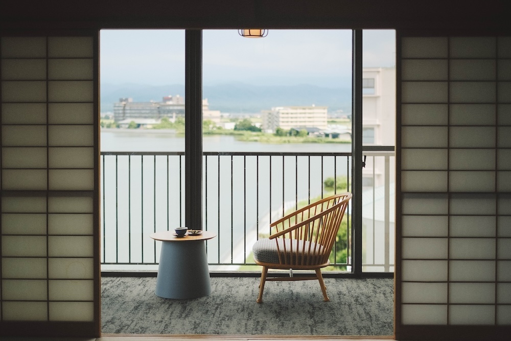 石川片山津溫泉：最古溫泉旅館「湖畔の宿 森本」／柴山瀉絕景「愛染寺」／人氣麵包坊「HIKARU BACKERY」／咖啡專門店「mie coffee」／谷口吉生設計總湯67