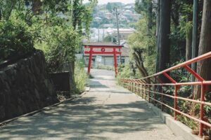 神戶北區・坡道散策｜鈴蘭台半日遊｜末廣稻荷神社・うわの空美術館・神戶養蜂場