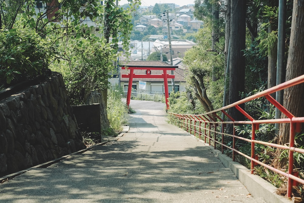 神戶北區・坡道散策|鈴蘭台半日遊|末廣稻荷神社・うわの空美術館・神戶養蜂場