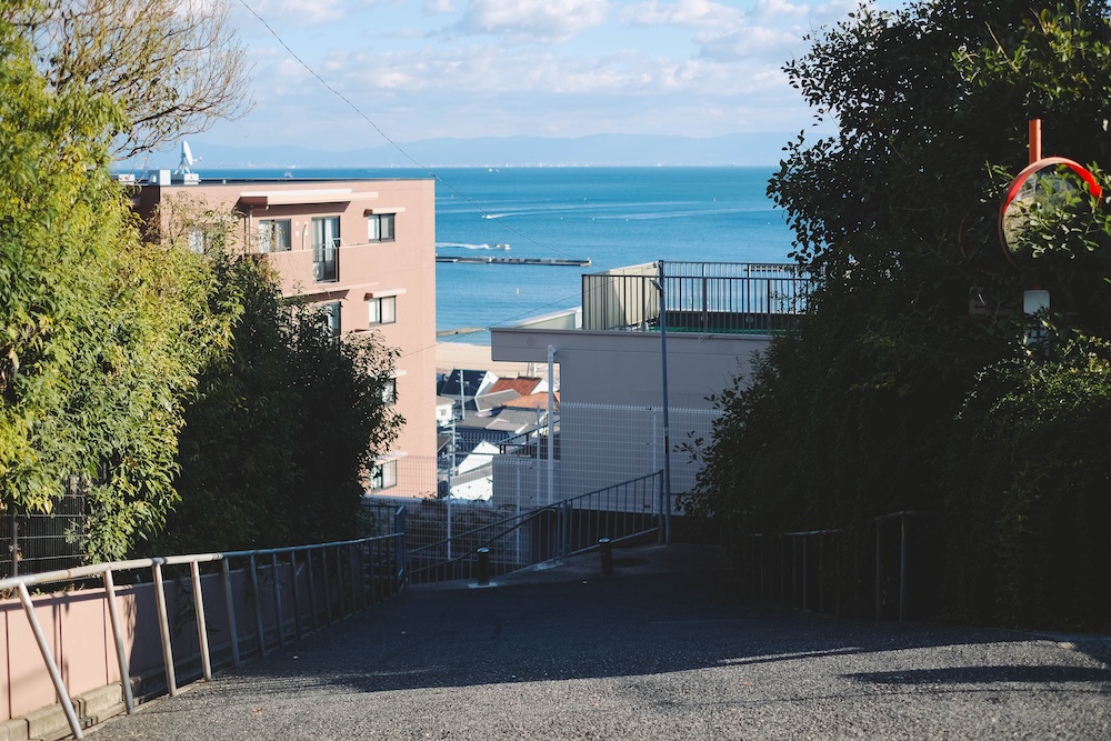 神戶須磨區・坡道散策|須磨海景坡道・山陽電車 x 沙灘絕景