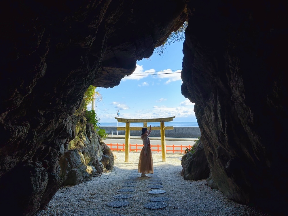 淡路島型狀岩石，祈求心願「安乎岩戶信龍神社」